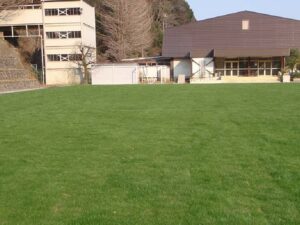 青梅市立第一小学校校庭芝生化整備工事