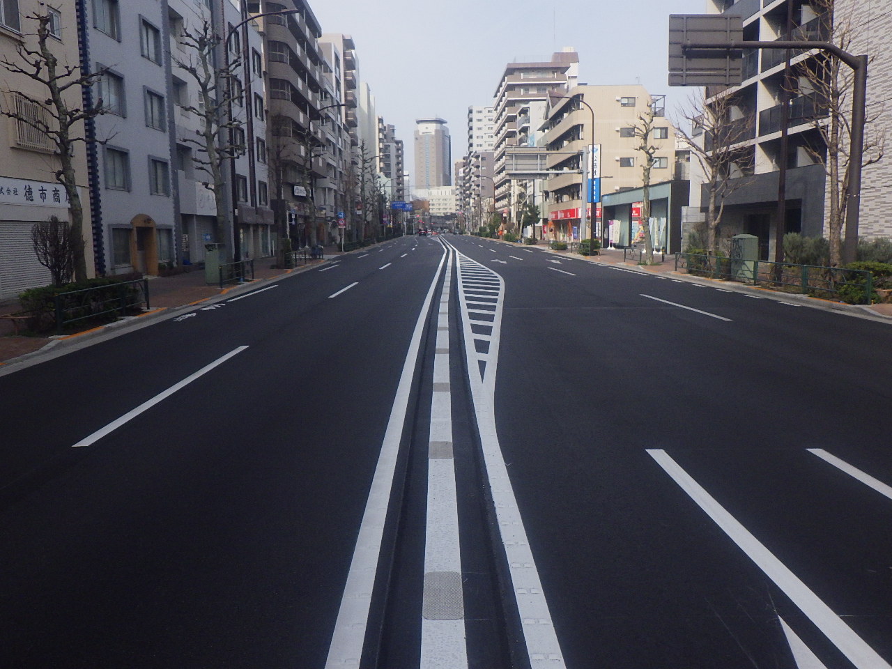 路面補修工事（3四の9・二層式低騒音舗装及び歩道改善）