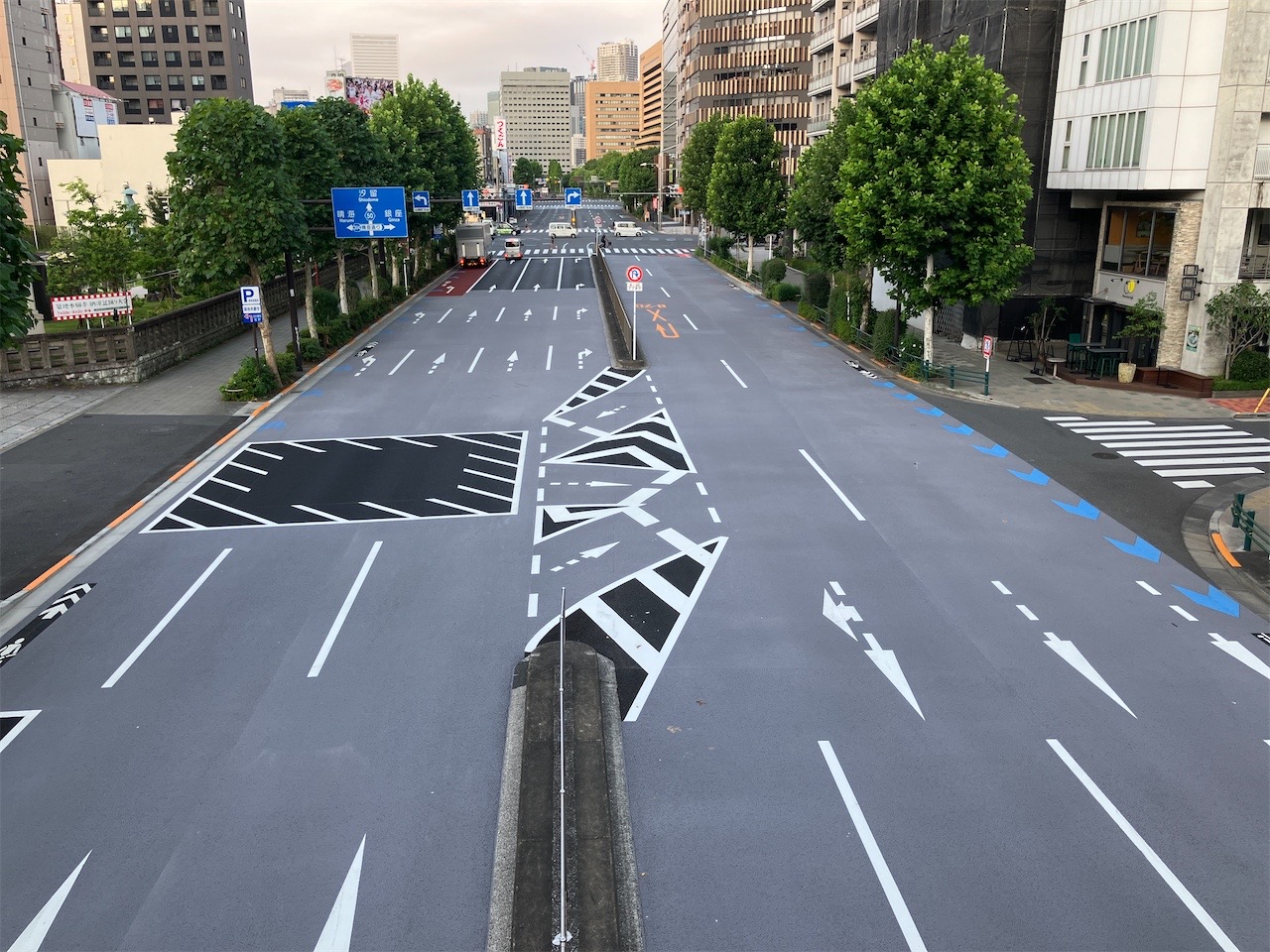 路面補修工事（6一の5・遮熱性舗装）及び自転車通行空間整備工事（6一-2）